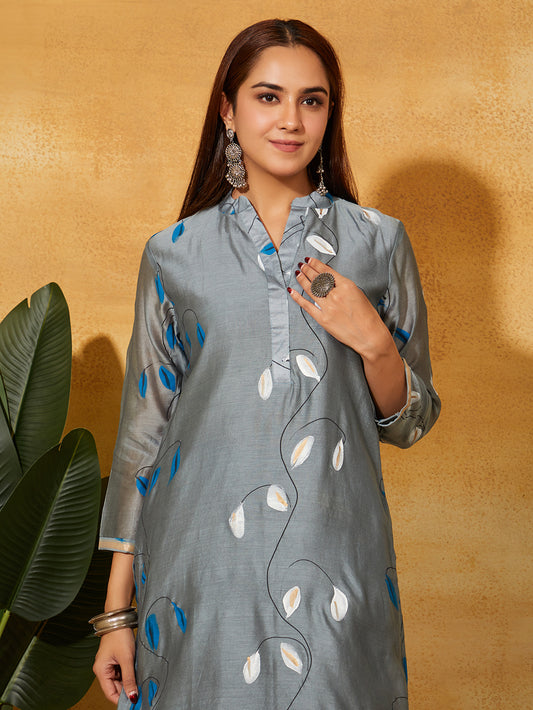 Close up view of grey hand painted chanderi silk suit- set of 3 wearing by Meeta's