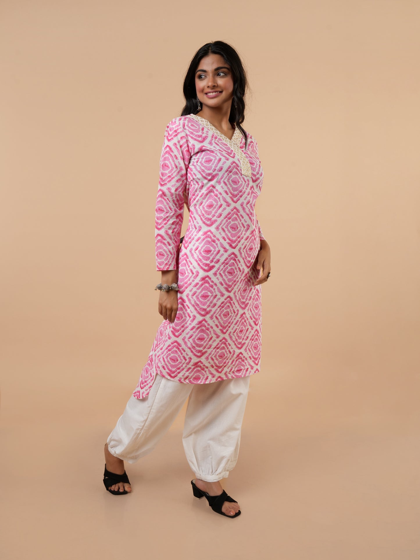 Enakshi Pink Embroidered Cotton Kurta Set- Set of 2