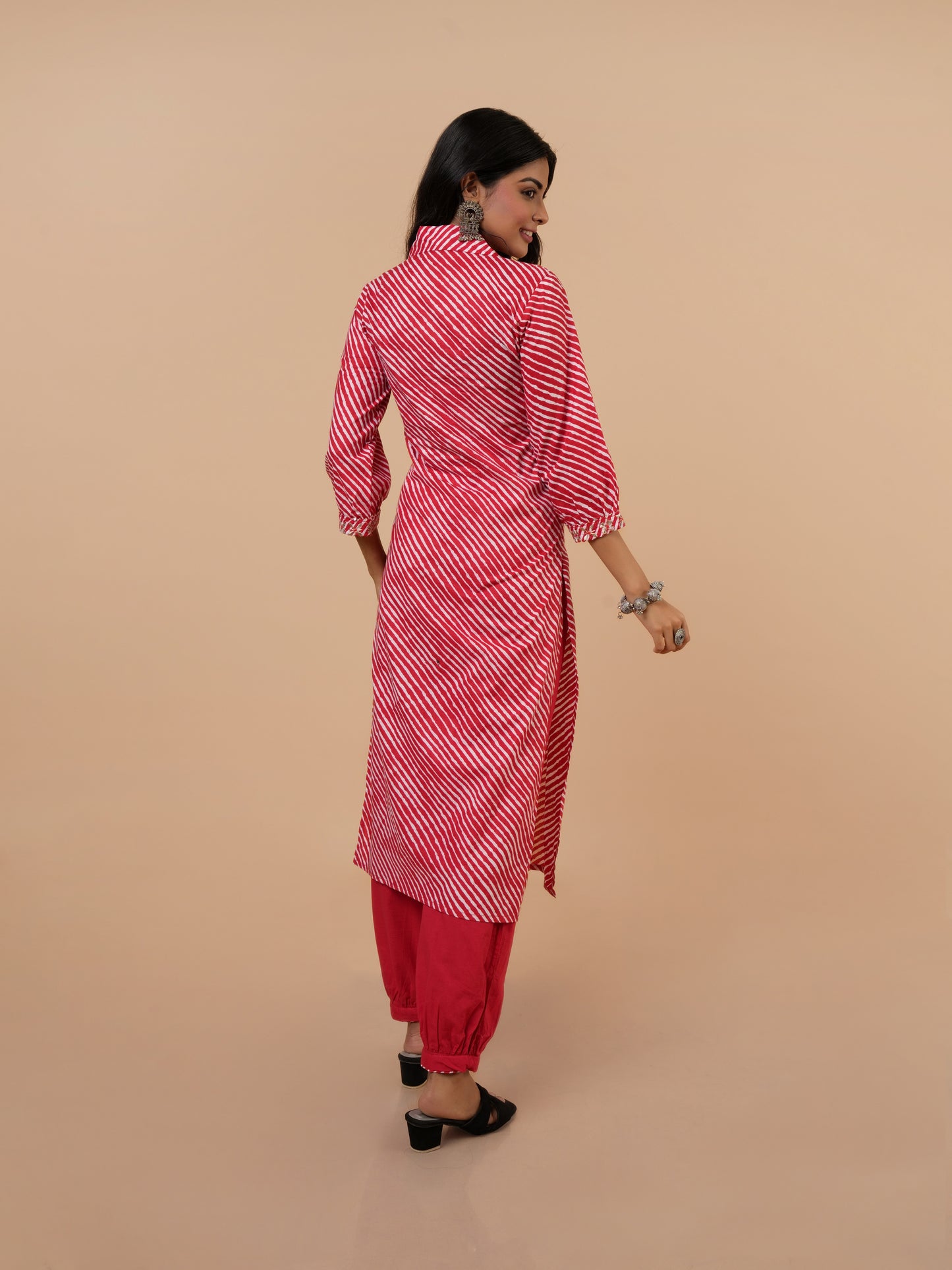 Reena Red Laharia cotton embroidered suit - set of 2
