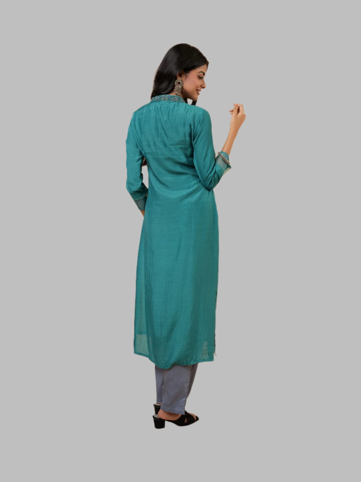 Etasha Green Embroiderd Chanderi Kurta Set( 3 Piece suit)