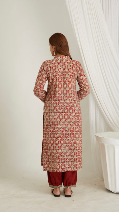 Woman wearing red hand block print cotton kurta with V-neck and 3/4 sleeves – back view