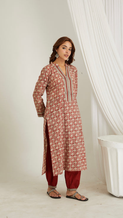Woman wearing red hand block print cotton kurta with V-neck and 3/4 sleeves – side view