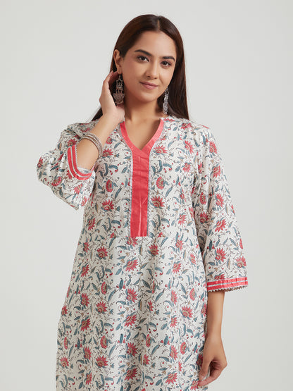 Multicolour Women Kurta  Detailed with lace on Neck and Sleeve area, Close up view.