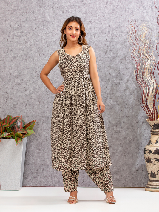 Ethnic suit set in monochrome palette â€“ perfect for everyday elegance| Meeta's