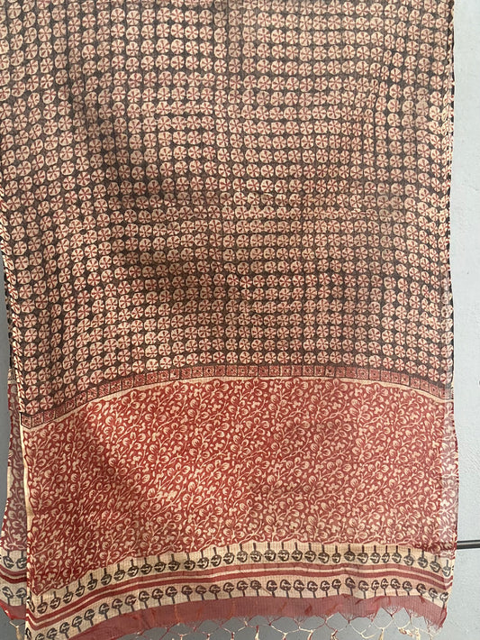 Black and red Kota Doria dupatta with fine handcrafted weave – lightweight ethnic accessory by Meeta’s